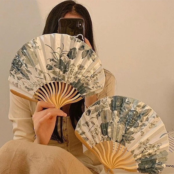 Handmade Vintage Bloom Folding Fan
