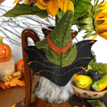 Smiling halloween witch dolls – for fun & spooky vibes